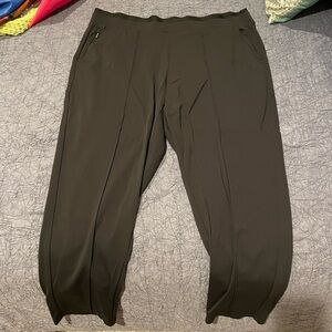 Athleta Venice pintuck pant, size xl with zipped pockets